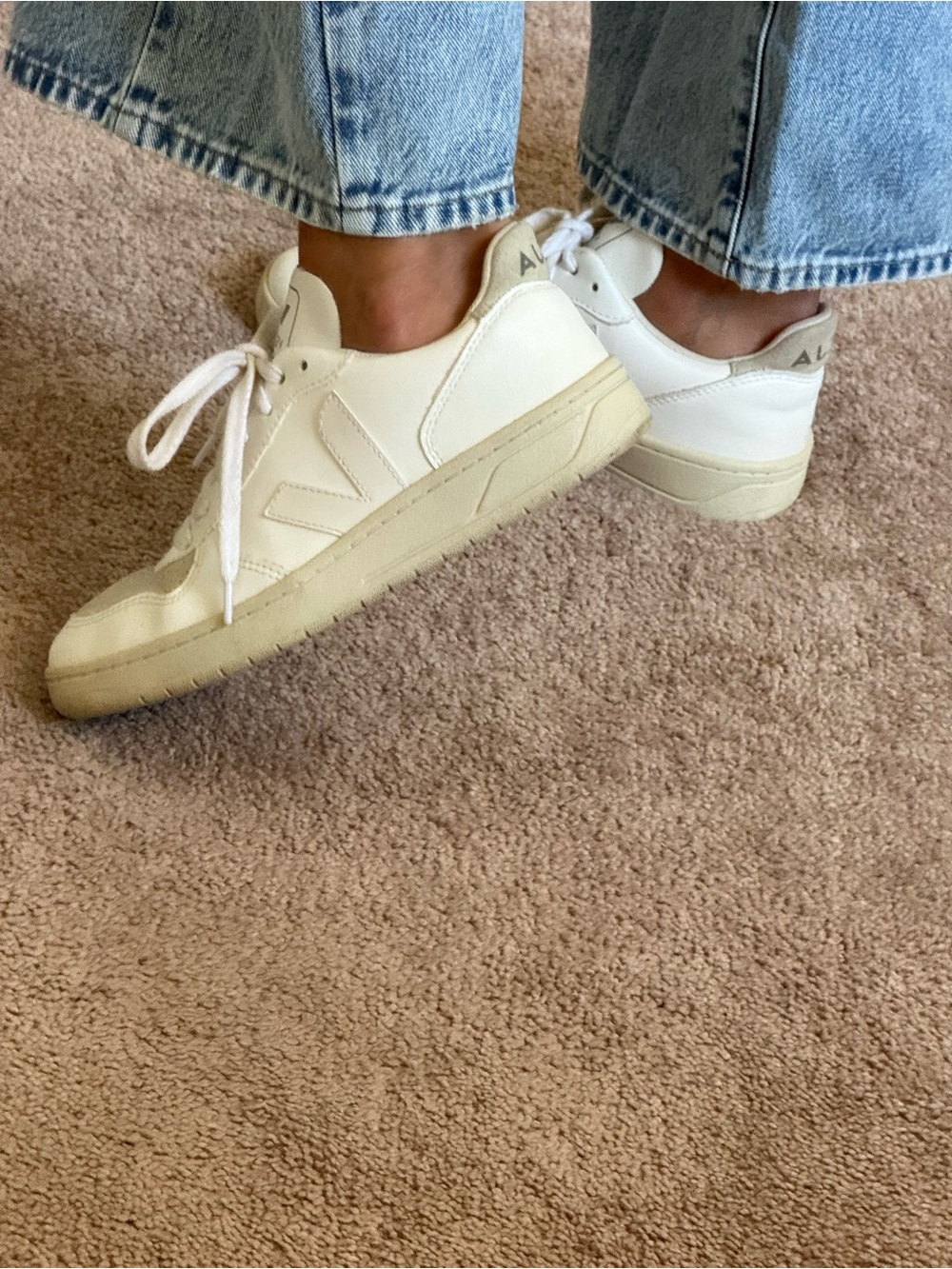 Veja white sneaker - Picture 5 of 9